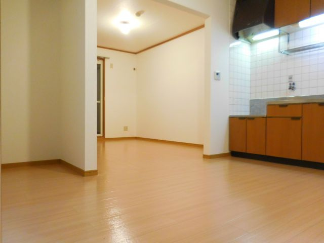 高槻市城南町１丁目のアパートの収納