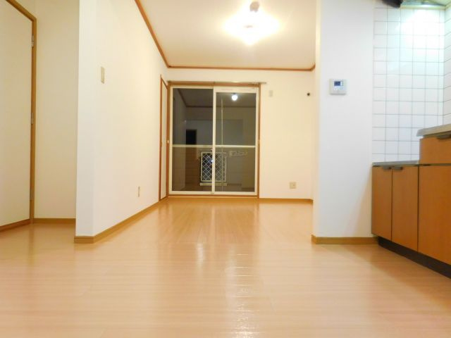 高槻市城南町１丁目のアパートの居間・リビング
