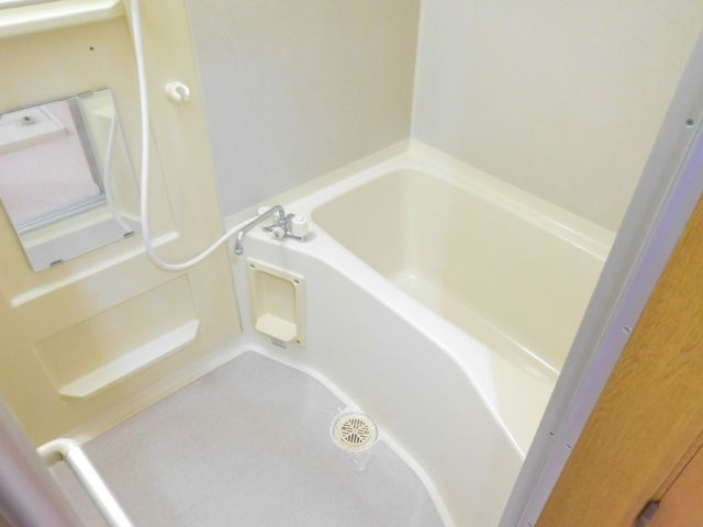 高槻市城南町１丁目のアパートの浴室