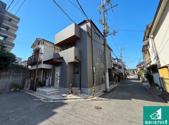 柏原市国分西　第2期　新築一戸建ての前面道路含む現地写真|周辺は落ち着いた街並みの住宅地！子育てがしやすい住環境です！まだ未完成ですが、現地でしかわからない事もございます。是非一度ご覧ください。