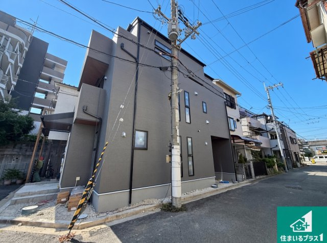 柏原市国分西　第2期　新築一戸建ての前面道路含む現地写真|周辺は落ち着いた街並みの住宅地！子育てがしやすい住環境です！まだ未完成ですが、現地でしかわからない事もございます。是非一度ご覧ください。