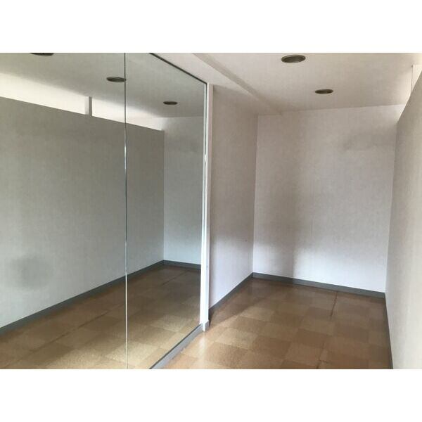 ジャルダン金山の居間・リビング