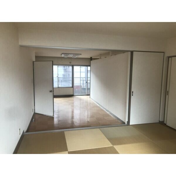 ジャルダン金山の居間・リビング