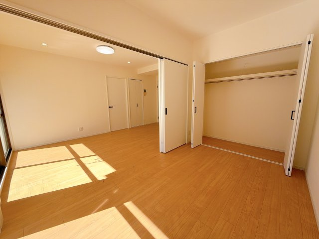 サンハイツ八事富士見の洋室|南東側洋室です。
LDKと合体することも個室として使うこともできます♪