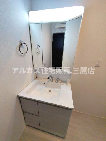 【内覧動画公開中！】京王線 調布駅 バス15分 停歩4分 新築戸建 調布市深大寺北町7丁目の独立洗面台