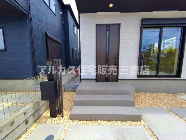 【内覧動画公開中！】京王線 調布駅 バス15分 停歩4分 新築戸建 調布市深大寺北町7丁目の玄関