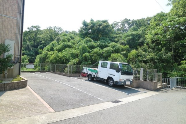 エスポワールの駐車場