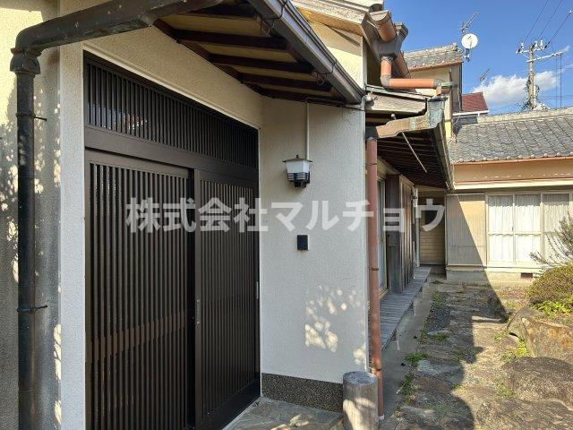 文里2丁目戸建て（オーナーチェンジ）の玄関|明るい玄関です