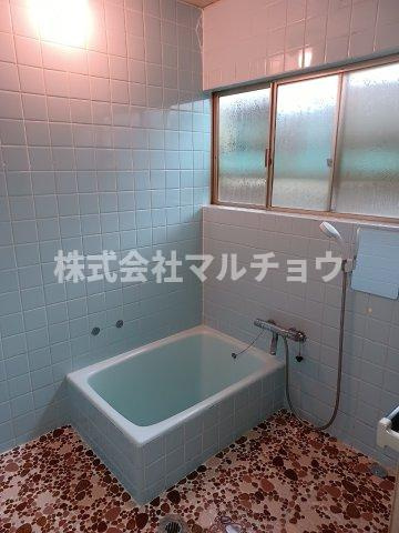 文里2丁目戸建て（オーナーチェンジ）の浴室|コンパクトで使いやすいお風呂です