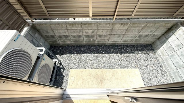 ミラヴィルタス東棟の庭