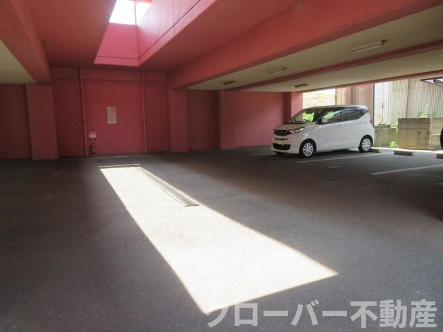 プレアール飯野町の駐車場