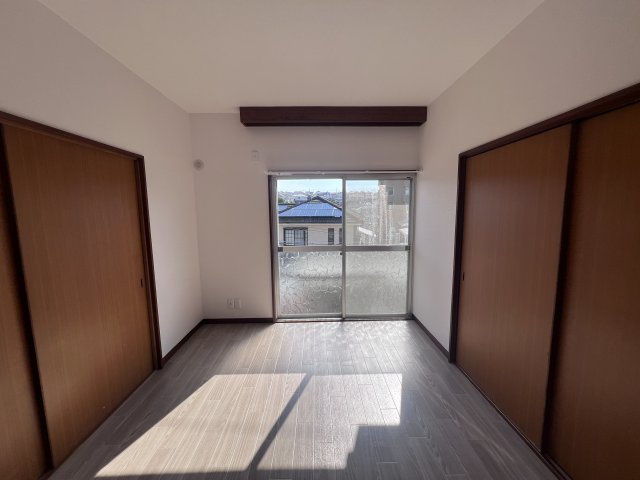 鈴蘭台東町3丁目戸建ての洋室