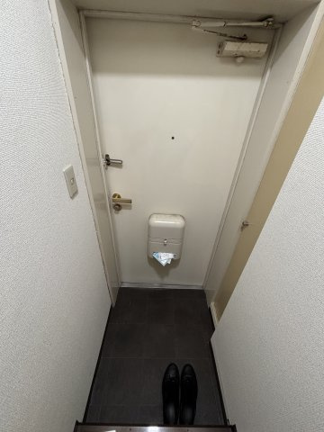 フリーダム町屋の玄関