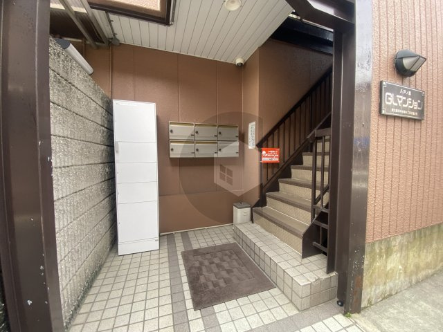 GLマンション八戸ノ里のエントランス