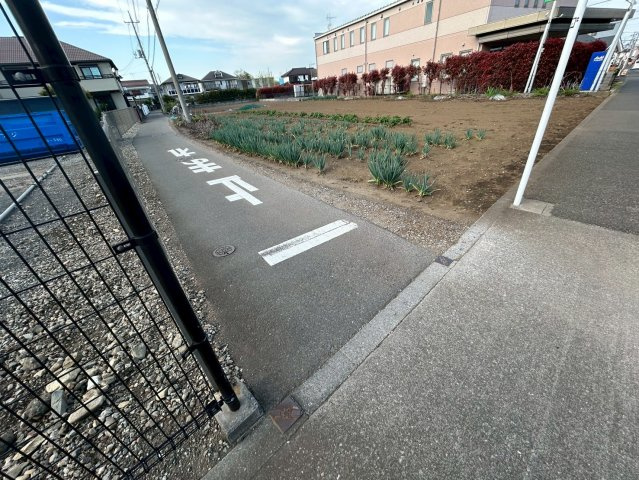 あきる野市上代継☆約409坪売地☆事業用にオススメ☆の前面道路含む現地写真