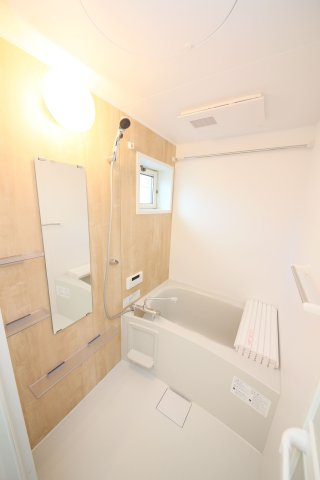 レジデンス大府駅クロスの浴室|別部屋同一間取りのお写真となります。