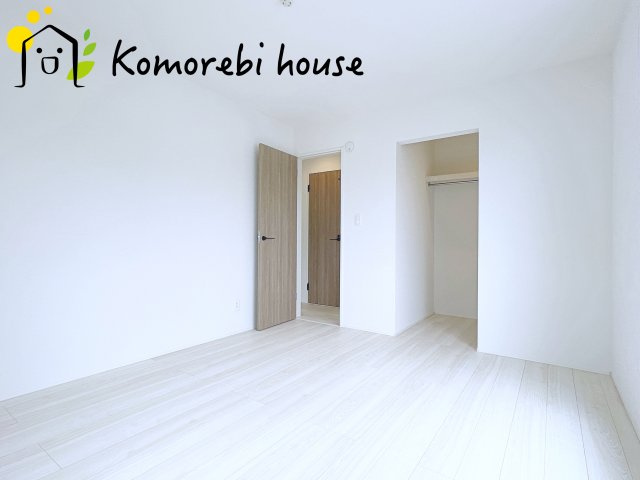 さいたま市見沼区御蔵　９期　新築一戸建て　グラファーレ　01の寝室|ゆとりの広さです