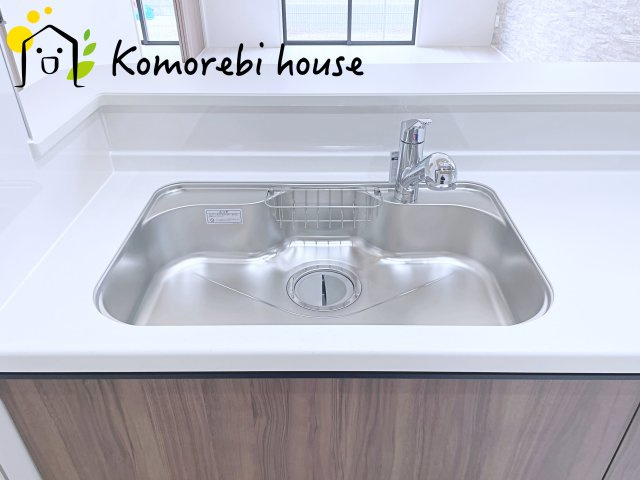 さいたま市見沼区御蔵　９期　新築一戸建て　グラファーレ　01のキッチン|コンパクトなキッチンで掃除もラクラク