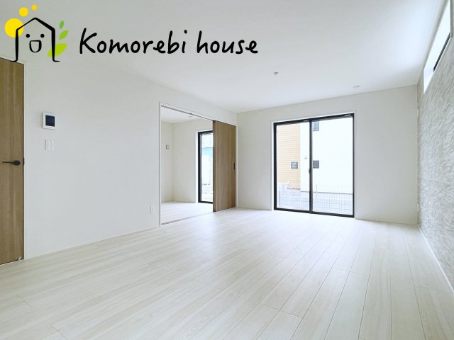 さいたま市見沼区御蔵　９期　新築一戸建て　グラファーレ　01の居間・リビング|リビングです