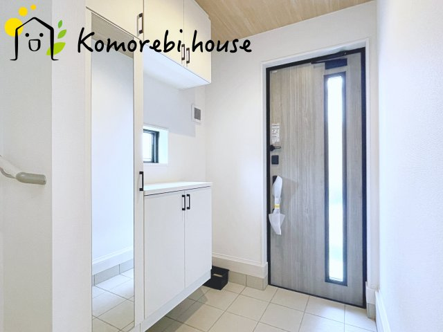 さいたま市見沼区御蔵　９期　新築一戸建て　グラファーレ　01の玄関|きれいな玄関です