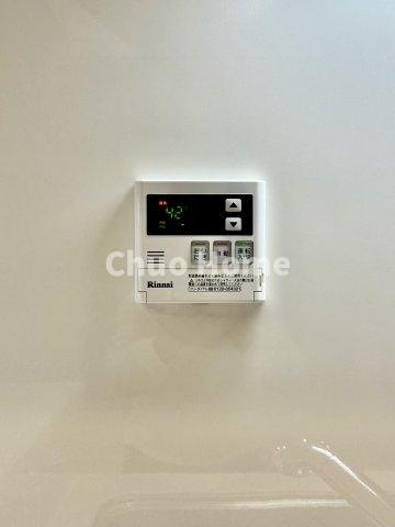 新大橋永谷マンションの発電・温水設備|【給湯リモコン】外での一日を忘れさせてくれるオートバス機能でお好みの湯量・温度に調整された浴槽。