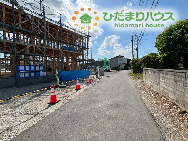 熊谷市拾六間　第6　新築一戸建て　リーブルガーデン　01の前面道路含む現地写真