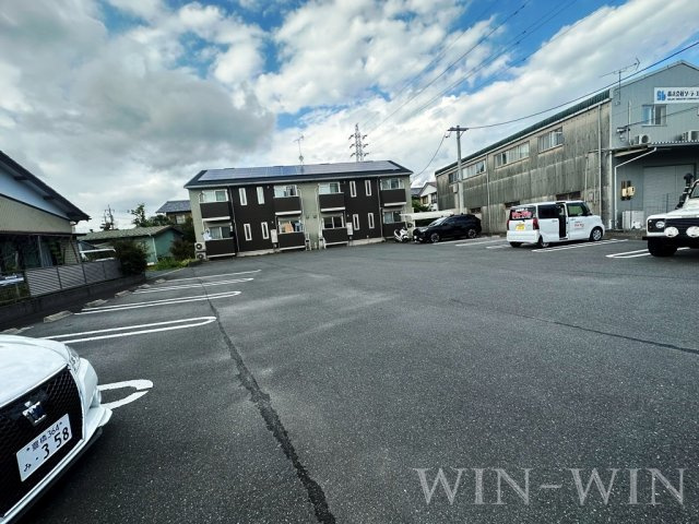 メゾン・メルヴェーユの駐車場