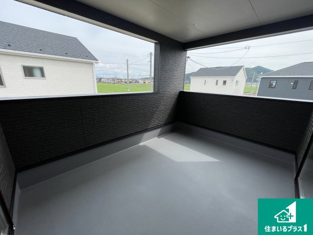 東近江市今町　第3期　新築一戸建てのバルコニー|外出時に急な雨でも洗濯物を守ってくれるインナーバルコニー！