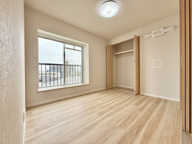 ニューコーポ東起の洋室