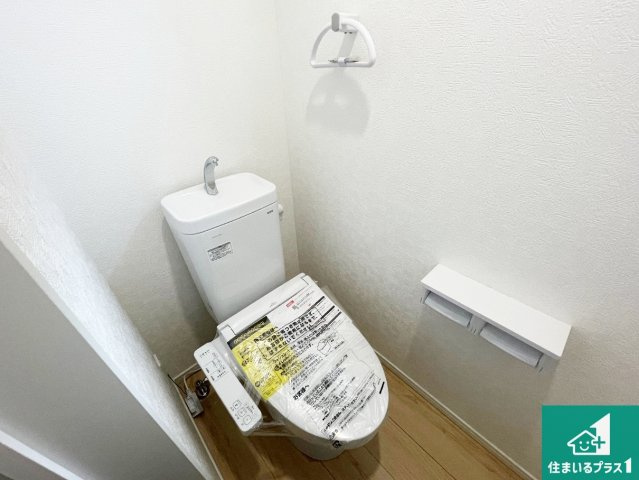 東近江市今町　第3期　新築一戸建てのトイレ|1・2階の2ヶ所にあるので、朝の忙しい時間の順番待ちもなく、深夜の利用にも大変便利です。