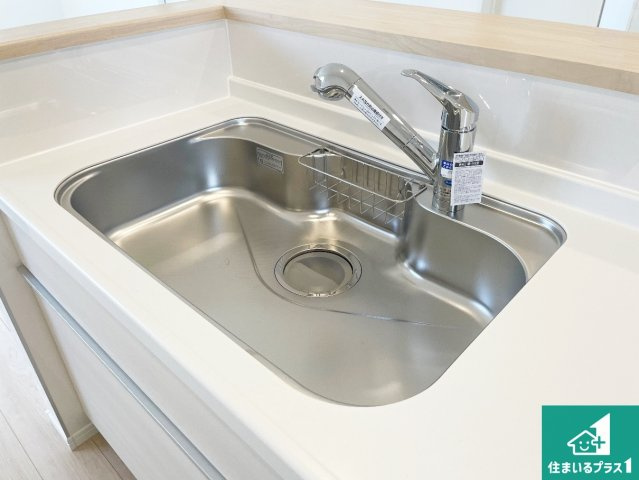 東近江市今町　第3期　新築一戸建てのその他|蛇口の先端に浄水器を内蔵しています！原水と浄水、お湯と冷水、シャワーの切替えがワンタッチなので用途によって使い分けられます。