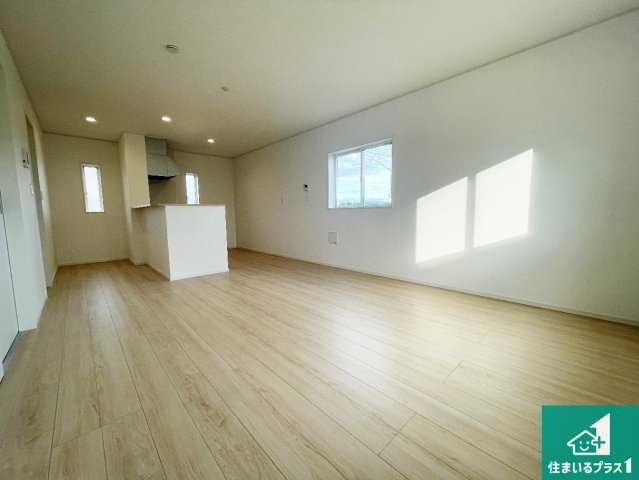 東近江市今町　第3期　新築一戸建ての居間・リビング|周辺は落ち着いた街並みの住宅地！子育てがしやすい住環境です！まだ未完成ですが、現地でしかわからない事もございます。是非一度ご覧ください。