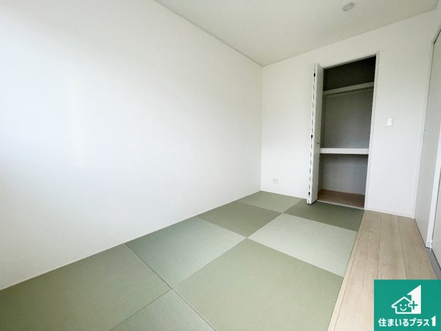 東近江市今町　第3期　新築一戸建ての和室|一室あると便利な和室は客間としてだけでなく、小さなお子様のプレイルームや食後のくつろぎスペースとしてもご利用いただけます。収納もついていますので大活躍間違いなし！