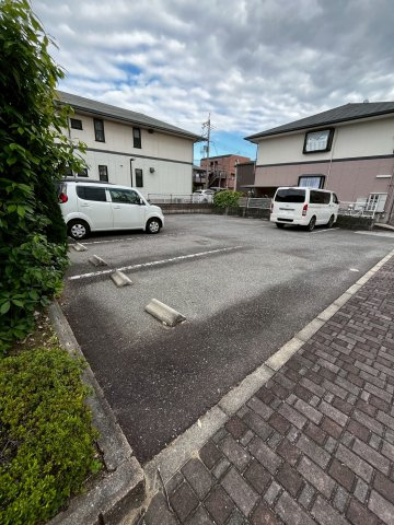 マノワール薬師の駐車場