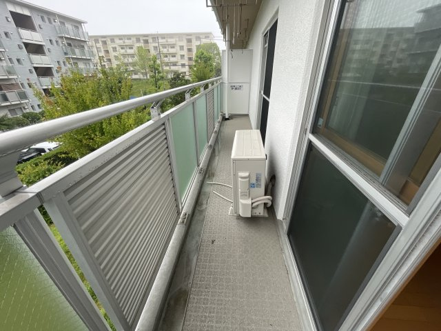 ひよどり台7団地36号棟のバルコニー