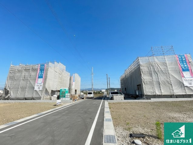 東近江市今町　第3期　新築一戸建ての前面道路含む現地写真|周辺は落ち着いた街並みの住宅地！子育てがしやすい住環境です！まだ未完成ですが、現地でしかわからない事もございます。是非一度ご覧ください。