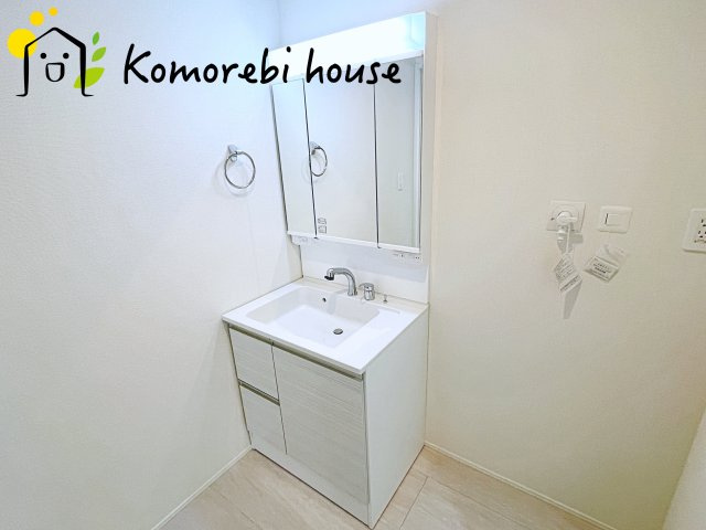 さいたま市見沼区御蔵　９期　新築一戸建て　グラファーレ　03の独立洗面台|使いやすい独立洗面台です