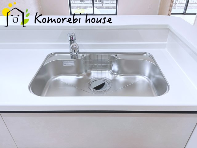 さいたま市見沼区御蔵　９期　新築一戸建て　グラファーレ　03のキッチン|きれいなキッチンです