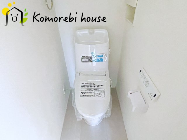 さいたま市見沼区御蔵　９期　新築一戸建て　グラファーレ　03のトイレ|落ち着いた色調のトイレです