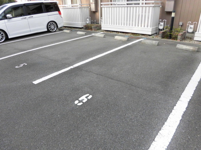 アンソレイエC棟の駐車場