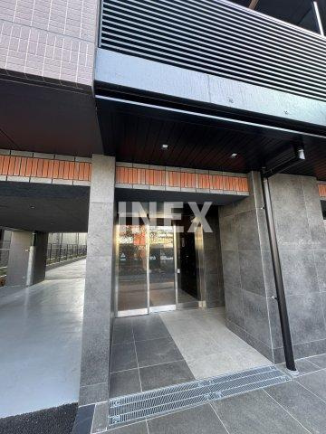 横浜市神奈川区子安通２丁目の賃貸マンションのエントランス