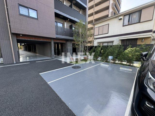 横浜市神奈川区子安通２丁目の賃貸マンションの駐車場