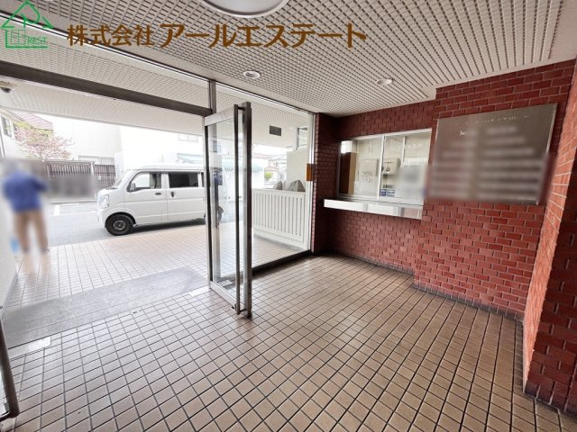 ユニオンハイツ土山　JR「土山駅」徒歩6分のエントランス