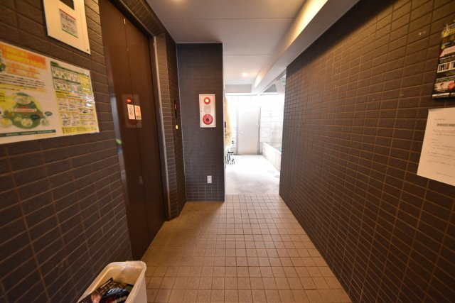 グランパシフィック難波元町のエントランス