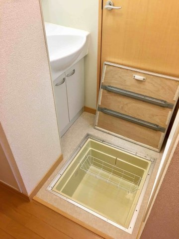 レオネクストファミリア白山の内装|床下収納