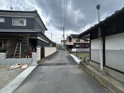 【前面道路含む現地写真】 | 栗東市上鈎　４期全４棟１号棟