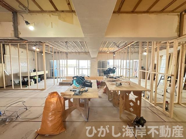 マンション茅ヶ崎の居間・リビング|5月2日撮影　リフォーム工事中　22.5帖　LDK