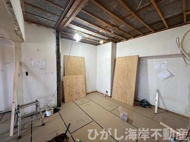 マンション茅ヶ崎の子供部屋|5月2日撮影　リフォーム工事中　7.9帖  サービスルーム