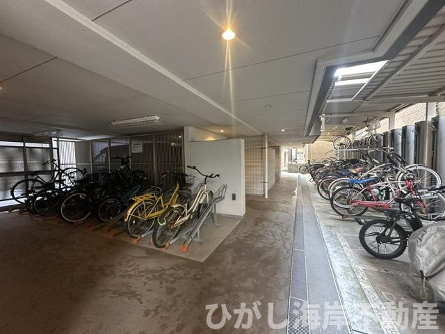 パレステージ片瀬江ノ島の駐輪場|敷地内駐輪場