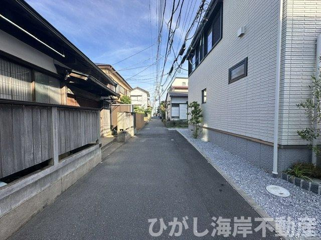 鎌倉市腰越３丁目　中古戸建の前面道路含む現地写真|現地外観
